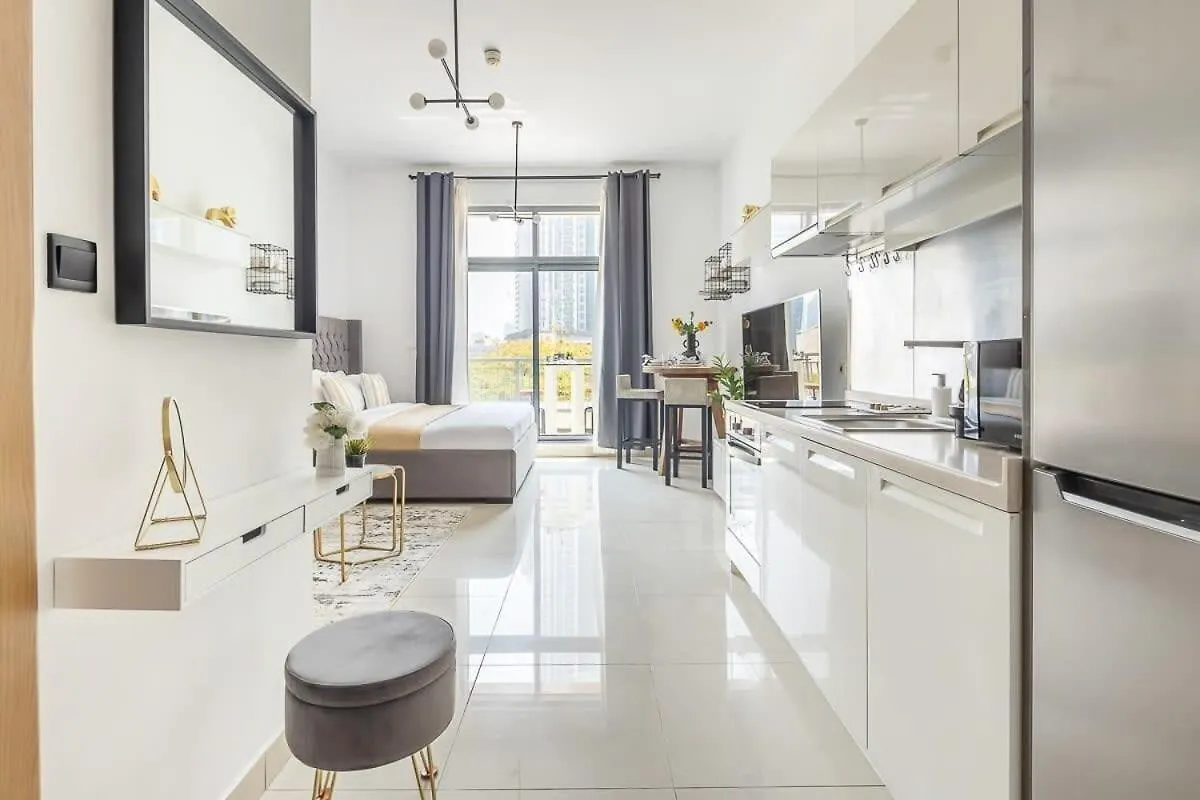 Frank Porter - Claren Tower Dubai Apartment